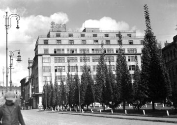 Siedziba dyrekcji Państwowej Fabryki Olej&oacute;w Mineralnych "Polmin" we&nbsp;Lwowie, październik 1932&nbsp;r.