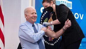 Miniatura: Biden przyjął czwartą dawkę szczepionki....