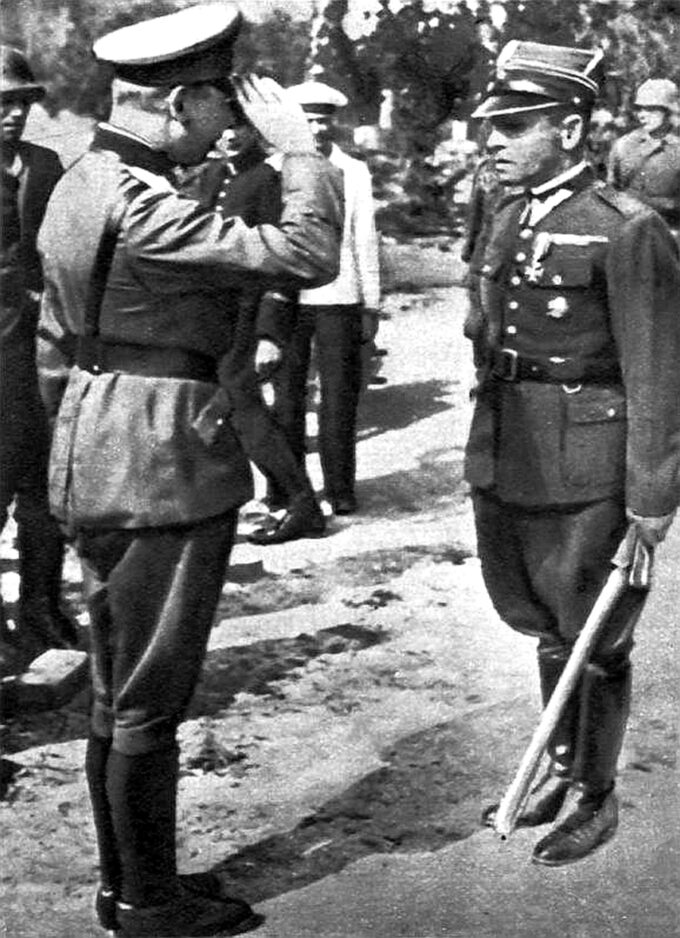 Gen. Eberhardt salutuje przed mjr. Sucharskim podczas rozmów o poddaniu Westerplatte