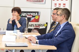 Na zdjęciu od&nbsp;lewej: p. Zdzisława Cwalińska-Weychert Wiceprezes Zarządu Ubezpieczeniowy Fundusz Gwarancyjny; p. Aleksander Daszewski Radca prawny w&nbsp;Biurze Rzecznika Finansowego; p. Paweł Sawicki Dyrektor Departamentu Inspekcji Ubezpieczeniowych i&nbsp;Emerytal