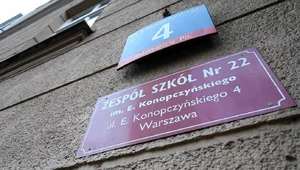 Miniatura: Seksedukator LGBT uczy warszawską młodzież...