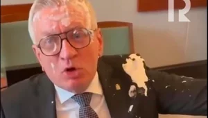 Miniatura: Jaśkowiak obrzucony ciastem na sesji rady...
