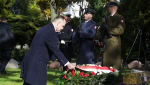 Miniatura: Prezydent oddał hołd ks. Popiełuszce....