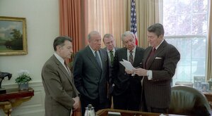 Miniatura: Reagan, dolary i rakiety