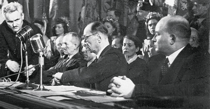 Prezydium Kongresu PSL w 1946 r. Po prawej Stanisław Mikołajczyk