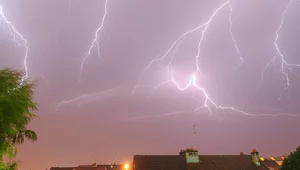 Miniatura: Burze, ulewy, wichury, grad. IMGW wydał...