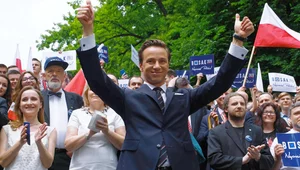 Miniatura: PiS zdecydowanym liderem. Konfederacja...