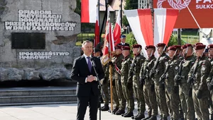 Miniatura: Prezydent: Pochylam głowę nad całą polską...