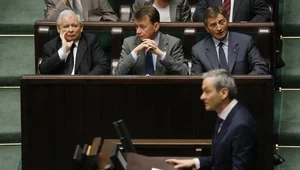 Miniatura: PiS nadal liderem, Biedroń na podium