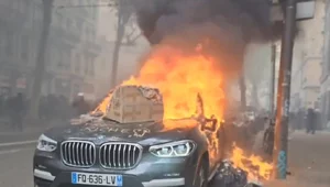 Miniatura: Paryż na kolanach