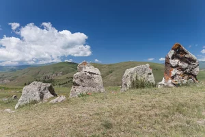 Miniatura: "Śpiewające kamienie" z Armenii....