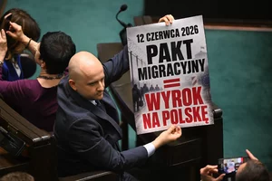 Miniatura: Pakt migracyjny wchodzi w życie. "To dla...