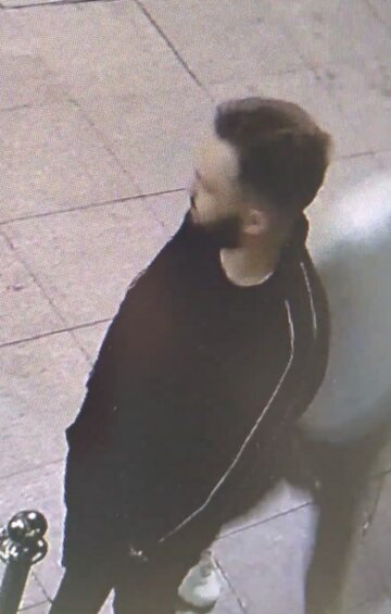 Policjanci ze&nbsp;Śr&oacute;dmieścia prowadzą postępowania dotyczące zab&oacute;jstwa, do&nbsp;kt&oacute;rego doszło 8&nbsp;maja bieżącego roku na&nbsp;ul. Nowy Świat 28 w&nbsp;Warszawie