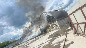 Miniatura: Duży pożar w Warszawie. Spłonęła hala...