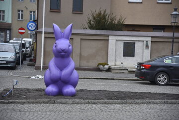 Figura kr&oacute;lika na&nbsp;rynku w&nbsp;Szamotułach