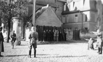 Niemcy mordujący Polak&oacute;w w&nbsp;K&oacute;rniku, 20.10.1939