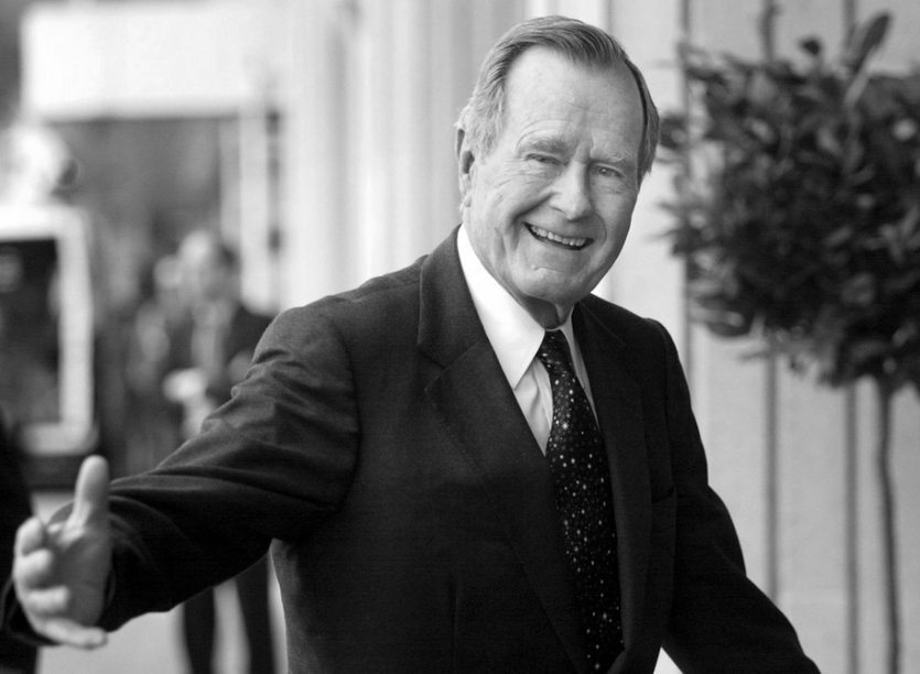 30. 11. || Pod koniec listopada zmarł były prezydent Stanów Zjednoczonych George H.W. Bush. Miał 94 lata. Bush swój urząd sprawował w latach 1989-1993, wcześniej był wiceprezydentem w administracji prezydenta Ronalda Reagana. 