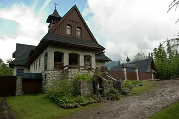 To niewielki klasztor leżący w sercu Tatr. Do jakiego zakonu należy?