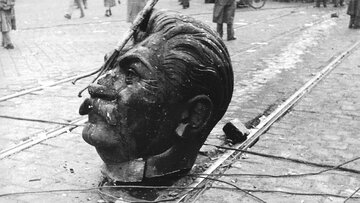 Obalony pomnik Stalina. Powstanie węgierskie 1956