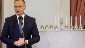 Miniatura: Uroczyste zapalenie świec hanukowych z...