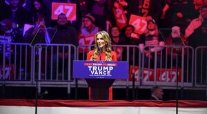Miniatura: Gwiazda wyśmiana na wiecu Trumpa. "Potrafi...