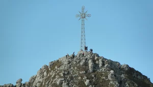 Miniatura: 21. rocznica śmierci Jana Pawła II. Krzyż...