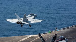 Miniatura: Kilka amerykańskich samolotów wojskowych...