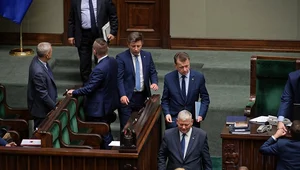 Miniatura: Sondaż: PiS mimo rekonstrukcji rządu wciąż...