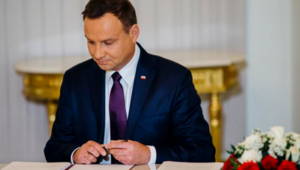 Miniatura: Polacy podzieleni decyzją prezydenta ws....