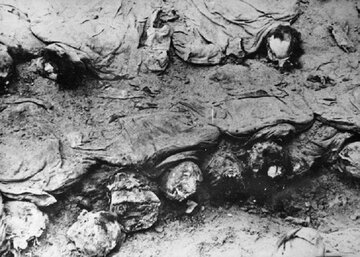 Ekshumacja oficer&oacute;w zamordowanych w&nbsp;Katyniu, 1943&nbsp;r.