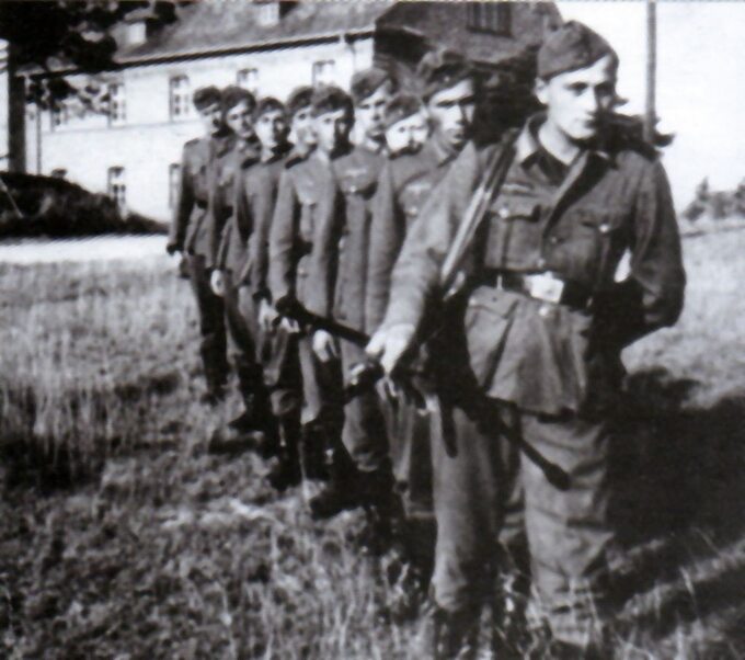 Batalion „Nachtigall" batalion Wehrmachtu złożony z Ukraińców i Niemców. Wchodził w skład pułku dywersyjnego Brandenburg
