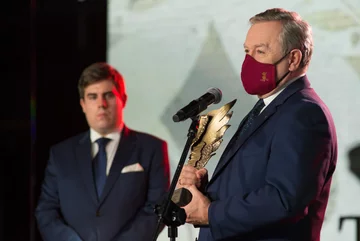 Wicepremier, minister kultury i dziedzictwa narodowego i sportu prof. Piotr Gliński i Karol Gac 