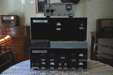 Replika radiostacji "Błyskawica" wykonana przez zesp&oacute;ł pod&nbsp;kierunkiem wsp&oacute;łtw&oacute;rcy oryginału Antoniego Zębika "Biegłego" w&nbsp;Muzeum Powstania Warszawskiego