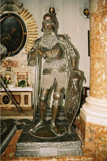 Statua Teodoryka Wielkiego, pochodząca z&nbsp;grobowca cesarza Maksymiliana I&nbsp;w&nbsp;kościele franciszkan&oacute;w w&nbsp;Innsbrucku