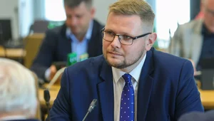 Miniatura: "Moralny menelu". Woś ostro do polityka KO