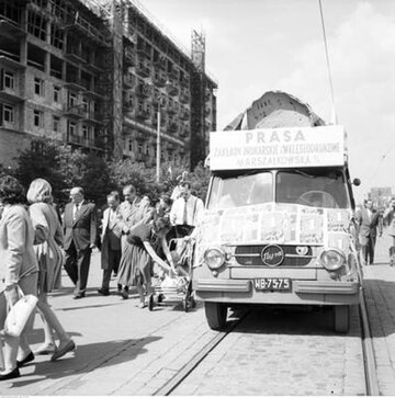 Przedstawiciele zakładów drukarskich. Warszawa, 1 maja 1961 