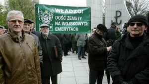 Miniatura: Polacy popierają obniżenie emerytur...