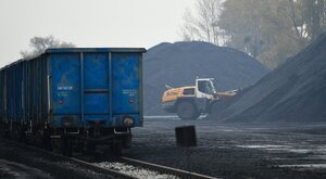 Miniatura: Polacy kupują węgiel na zimę z...