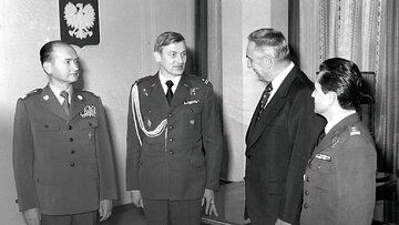 Mirosław Hermaszewski z&nbsp;gen. Wojciechem Jaruzelskim i&nbsp;Edwardem Gierkiem