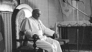 Z pomnika Jana Pawła II zniknie krzyż. "To już nie laicyzacja, to...
