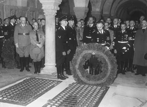 Miniatura: "Fejkowe" szczątki i nazistowski kult. Tak...