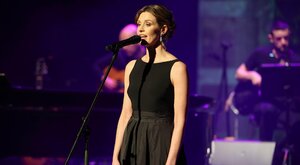 Miniatura: Gwiazda oskarżana o profanację. Tłumaczy...