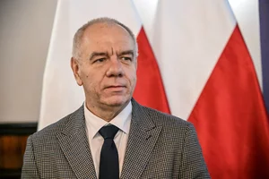 Miniatura: Ceny paliwa wciąż nie spadły. Sasin nie...