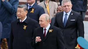 Miniatura: Fico na defiladzie na Kremlu. Tusk: To wstyd