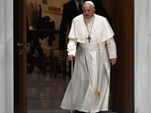"Jak widzicie, żyję". Papież zwrócił się do pracowników służby zdrowia
