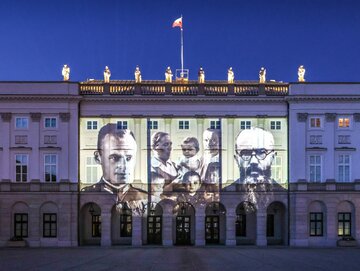 Iluminacja na&nbsp;fasadzie Pałacu Prezydenckiego