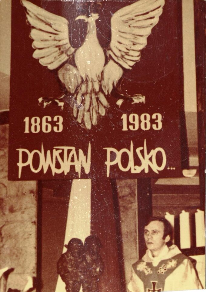 Ks. Jerzy Popiełuszko podczas Mszy Św. za Ojczyznę, 1983 r.