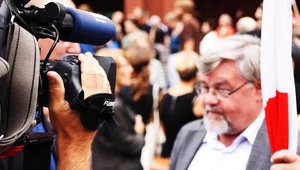 Miniatura: Skąd Polacy czerpią wiedzę? Jedno medium...