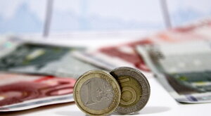 Miniatura: Polacy znów wolą dolara (i euro) od złotówki?