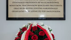 Miniatura: Miesięcznica smoleńska. Prezydent Nawrocki...